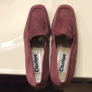 Ladies leather maroon flats.